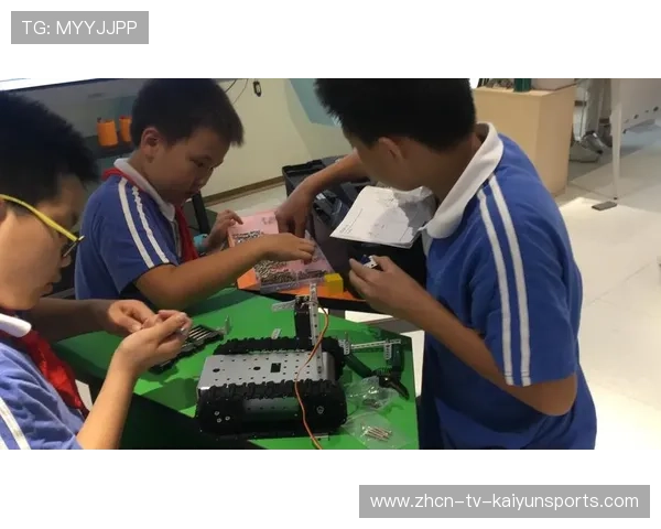 国家队举办青少年运动员技术讲座 鼓励创新思维，青少年运动技能