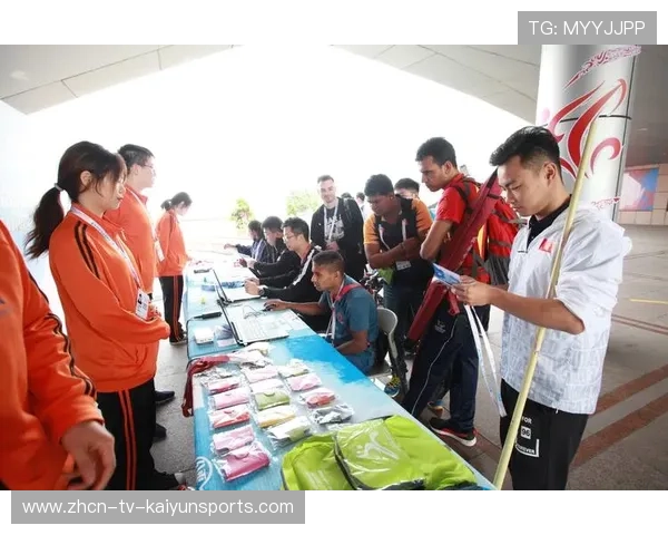 冠军球队球员参与反兴奋剂宣传活动倡导清洁竞技，运动员反兴奋剂标语